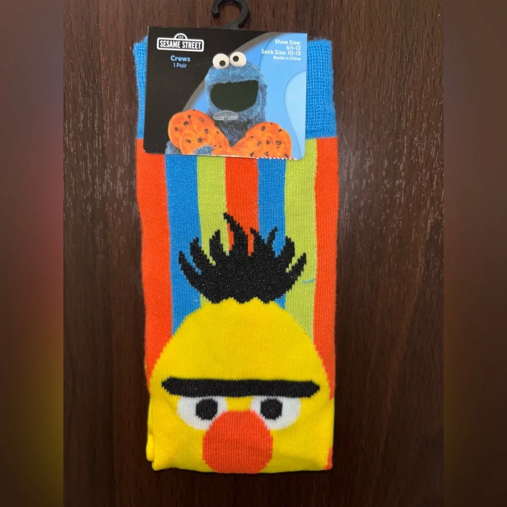 SESAME STREET BERT NOVELTY CREW SOCKS NWT MEN’S SHOE SIZE 6.5-12